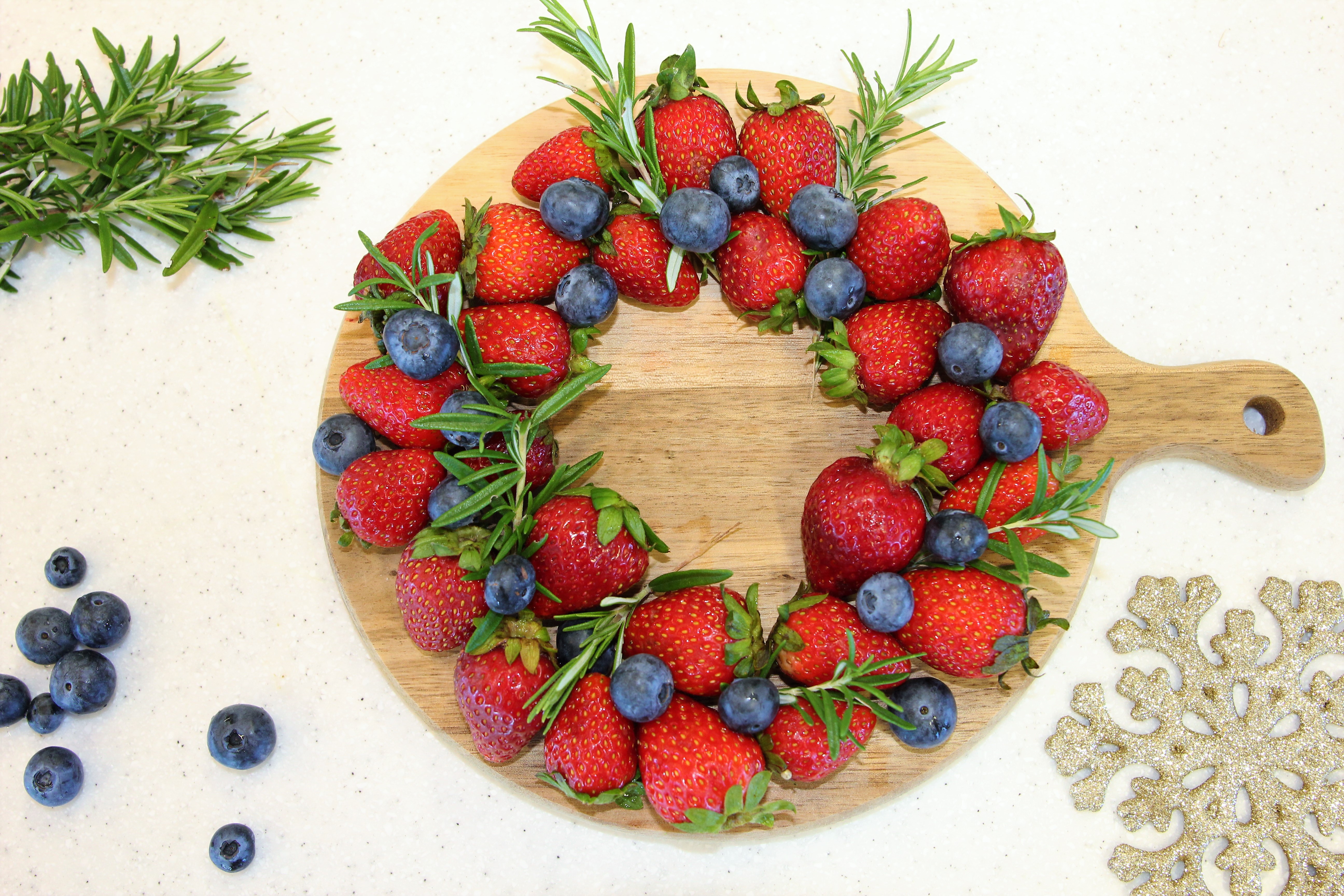 Christmas wreath out of strawberries and blueberry's